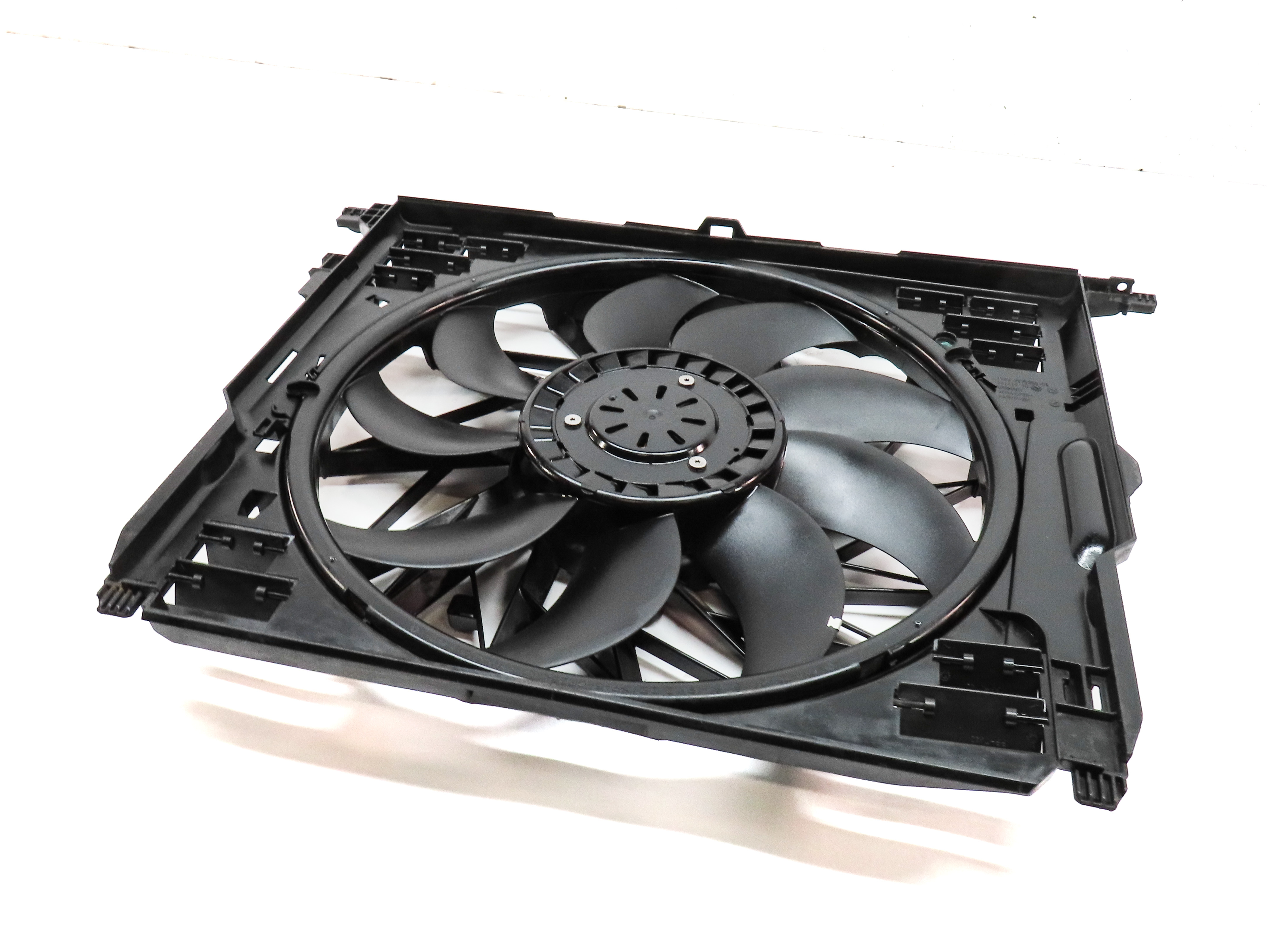 2010-2018 BMW 550i 550iGT 650i 750i B7 (F01 F06 F10) 850w RADIATOR COOLING FAN — exact item pictured